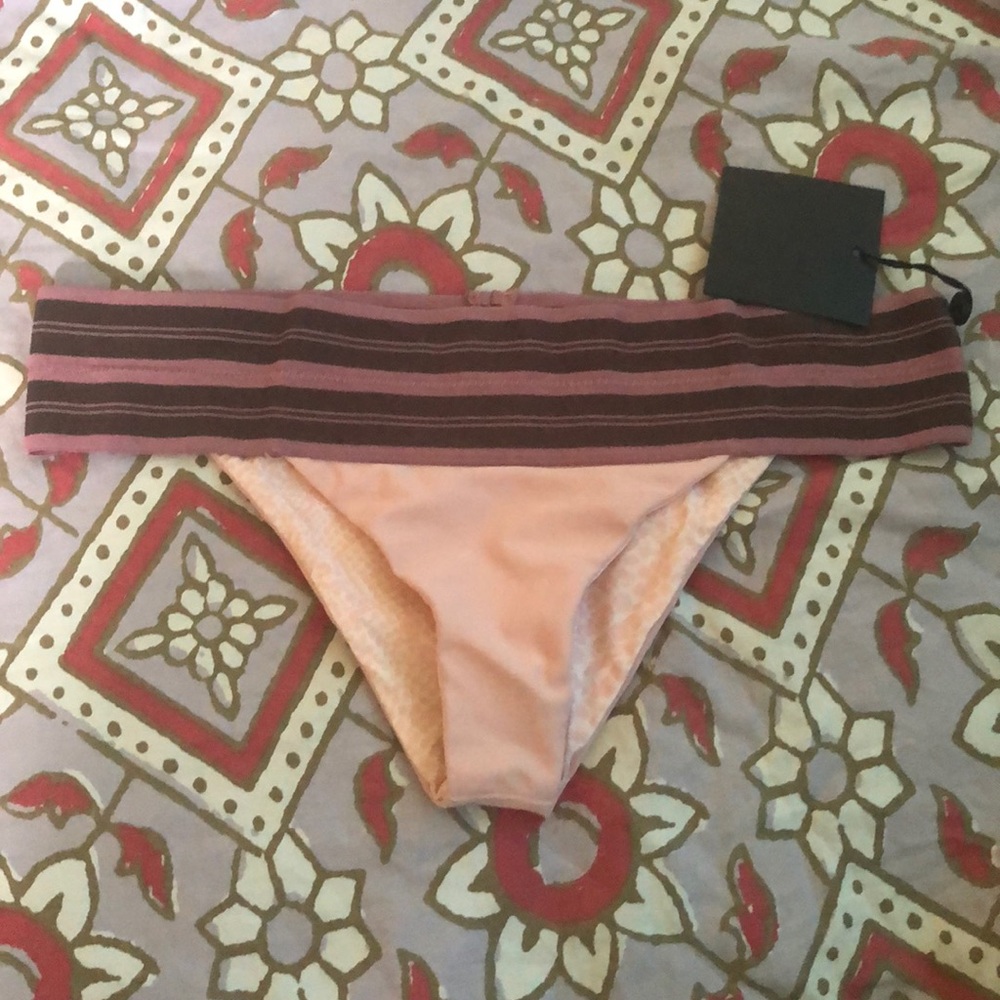 Acacia bottom